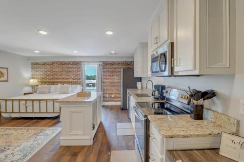Statesboro Apartment | The Post Suite - above Bull & Barrel Close to GSU