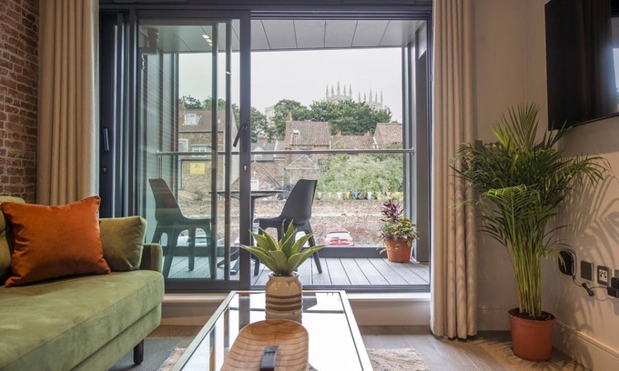 York Apartment | The Quadrant - The Palm Suite