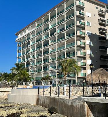 Colonia Andres Apartment | The Queen of Cozumel - Urban Empire En-suite City View - for Couples in Mind