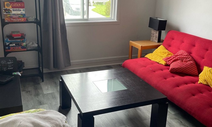 Saint-Laurent Apartment | The Rainbow Cove