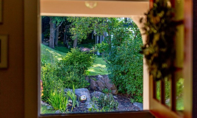 Lee Bed & Breakfast | The Red Door B&B
