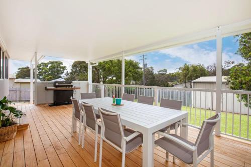 Culburra Beach House | The Relax Shack - Pet Friendly - 8 Mins Walk to Beach