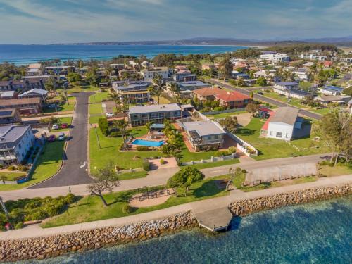 Merimbula Apartment | The Retreat Lakeside Merimbula