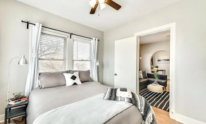 Lower Greenville Apartment | The Retro Lower-Greenville Apartment
