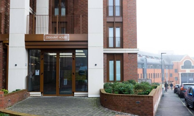 St Albans Apartment | The Ridgmont-st Albans-high Street- Near Luton Airport -train Station-balcony