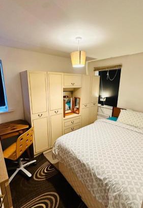 Lewisham House | The Right Place. A Fabulous/Cozy Double Room