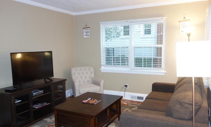 Charlotte Apartment | The Right Side Duplex
