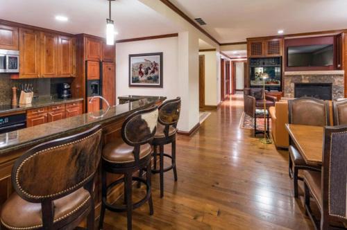Aspen House | The Ritz-Carlton Club, 3 Bedroom Residence 8314, Ski-in & Ski-out Resort in Aspen Highlands