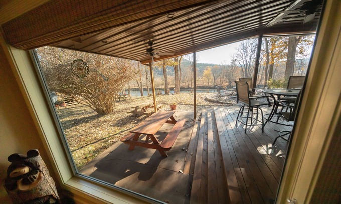 Buffalo City Cabin | The River Villa - Rileys Outfitter