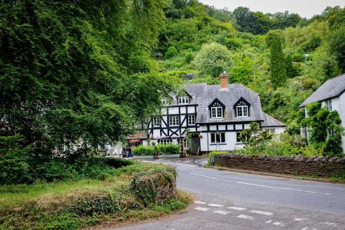 Waterrow Hotel | The Rock Inn