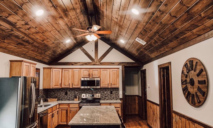 Sulphur House | The Rustic Gem! 3 Bedroom/2 Bath House