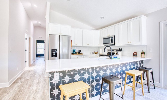 St. Augustine Cottage | The Salty Pearl - Charming 3-bedroom cottage with AC and WiFi in St. Augustine