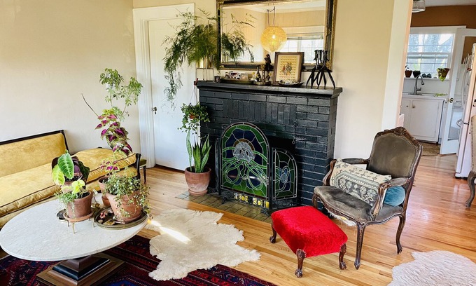 Arbor Lodge House | The Sanctuary- Charming Bungalow with an outdoor sauna