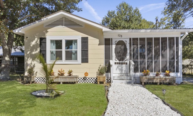 Long Beach Cottage | The Secret Coast Cottage A short walk or drive to Bars, Restaurants & the Beach