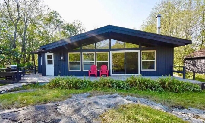 Muskoka Lakes Cottage | The Serene Acres Cottage Getaway Muskoka