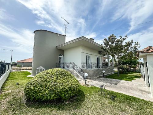 Nea Iraklia Villa | The Serenity Villa #PROPERTLY