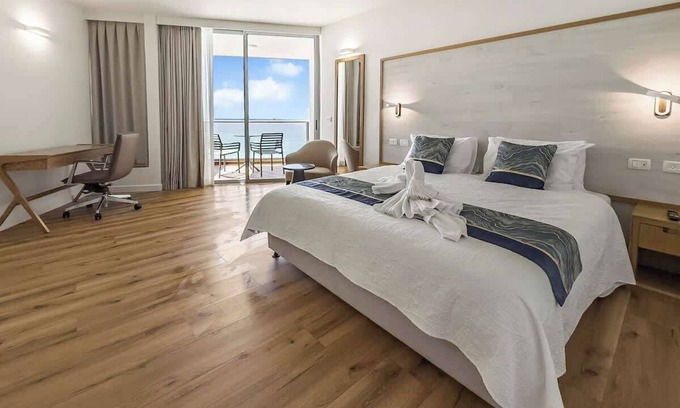 Herzliya Pituach Apartment | The Sharon Crown Suite