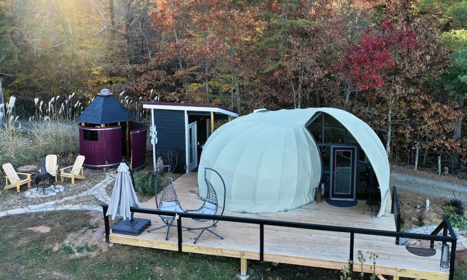 Alexander House | The Shell Dome ~Sauna ~Outdoor Shower ~Mtn Views ~Movie Projector ~Labyrinth