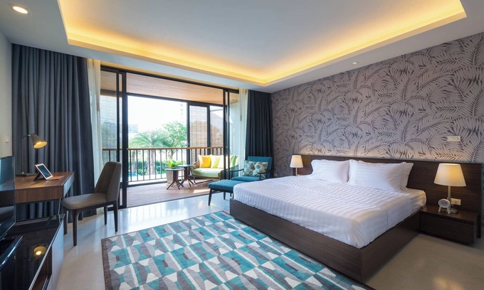 Suan Luang Resort | The Silver Palm Wellness Resort, Deluxe Double Room, 1 Xlarge Double Bed.