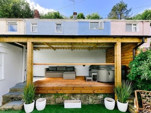 Mumbles House | The Smugglers Hideout - Sleeps 4 - with HOT TUB