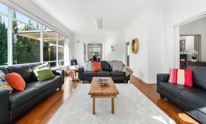 Linden Park House | The Spacious & Elegant Vacation Haven - Glenside