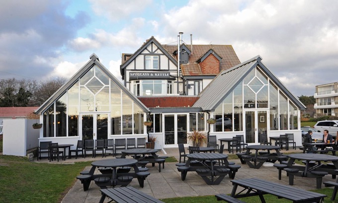 Boscombe Hotel | The Spyglass and Kettle