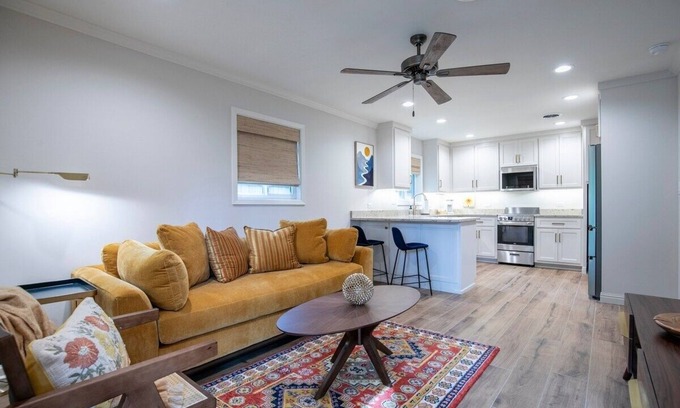 Oxford Apartment | The Square Unit 3, Discount for S. Carolina game!