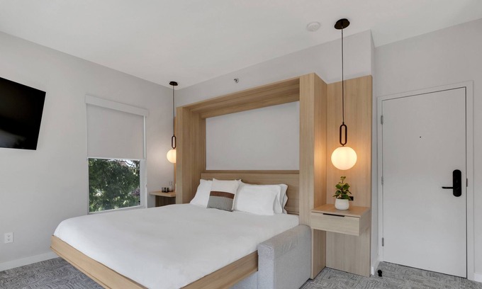Asbury Park House | The St. Laurent: Full Floor - Sleeps 26