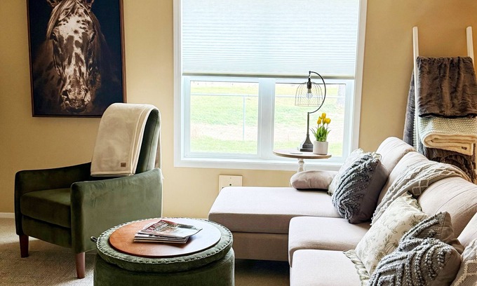 Redmond Other | The Stable Inn - Charming Country Retreat in Redmond with Hot Tub