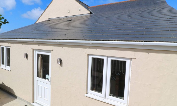 Rosudgeon Cottage | THE STABLE, pet friendly, character holiday cottage in Rosudgeon