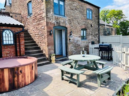 Monmouth House | The Stables - Luxury Holiday Cottage
