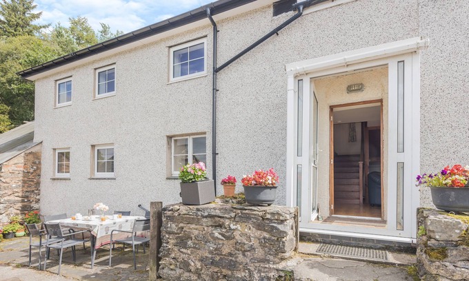 Corwen House | The Stables - Three Bedroom House, Sleeps 6