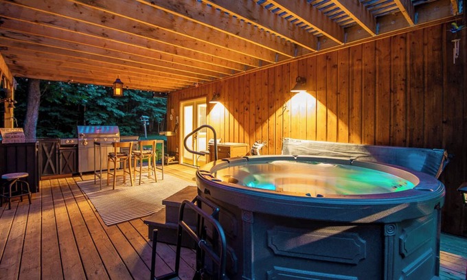 Torrance Cottage | The Stargazer - Wooded Treasure w/Hot Tub & Sauna
