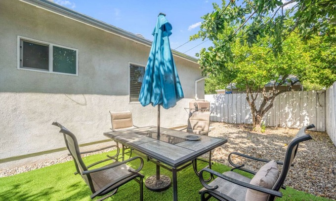 Reseda House | The Stay on Hart Residence