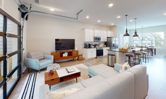West Meade House | The Stonecrest Hideaway | Dog-friendly townhouse in Nashville with deck & grill