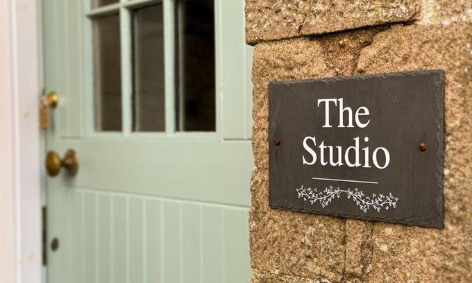 Perth House | The Studio at Pitmeadow Farm