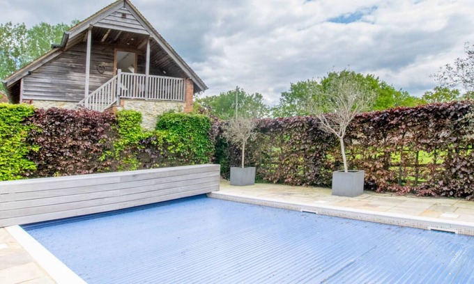 Abbess Roding Apartment | The Studio in the beautiful Maidstone