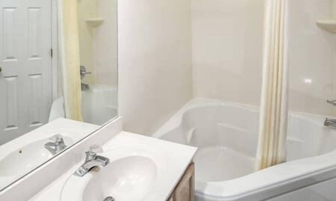 Table Rock Hotel | The Suites at Fall Creek in Branson, Missouri 2bdr