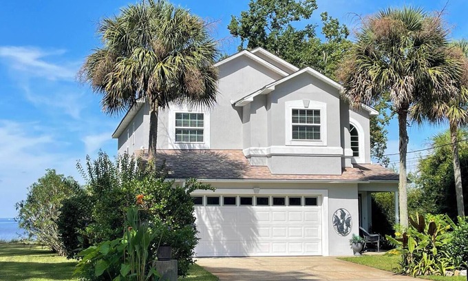 Gulf Breeze House | The Sunset Bay House - Water Front- Minutes to Navarre/Pensacola Beach- Kayaks