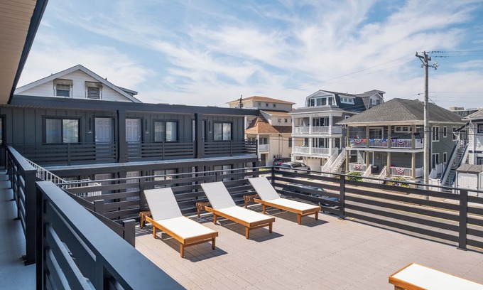 North End Apartment | The Surf Club