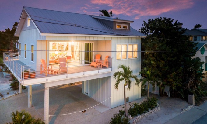 Bradenton Beach House | The Surof House by AMI Locals