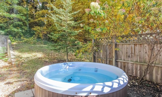 Saugatuck Villa | The Swallow