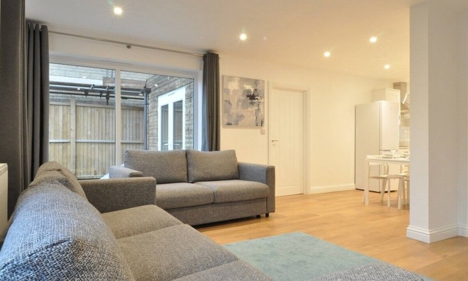 Rudloe House | The Swift-Bright, Modern 5-Bed Family Home Nr Bath