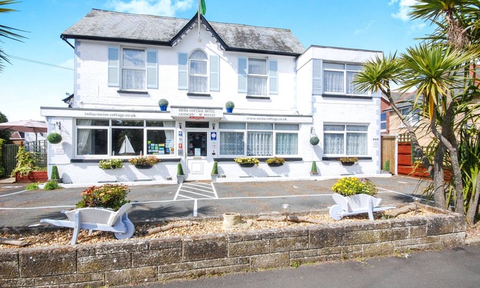 Shanklin Bed & Breakfast | The Swiss Cottage, Shanklin