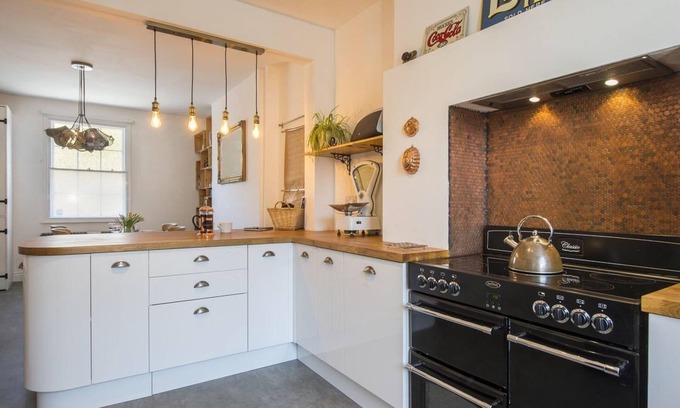 York Apartment | The Tansy House on Queen Street