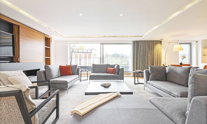 Cathedrals Apartment | The Tate Modern Penthouse on Southbank