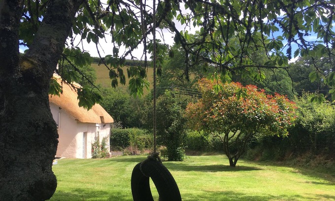 Dunsford Cottage | The Thatched House, Dartmoor - Stunning Gardens - Hot Tub Now Available!