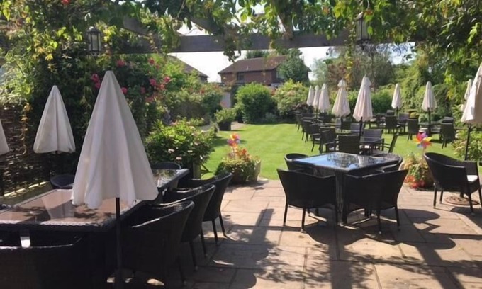 Stockbridge Hotel | The Three Cups Inn