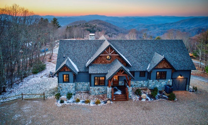 Elk Park Cabin | The Tipsy Bear at Eagles Nest - Views, Vineyard, hot tub