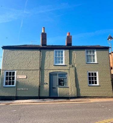 Louth House | The Traveller's B&B